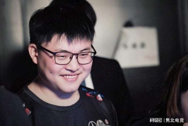 球直塞身后 球直塞身后